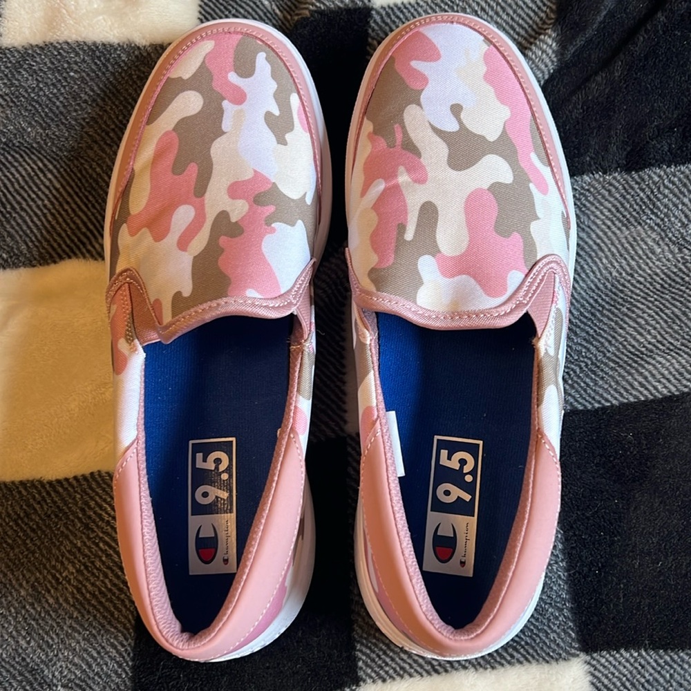 Champion Mere Camo Slip On Women’s Sneaker. Size 9.5
